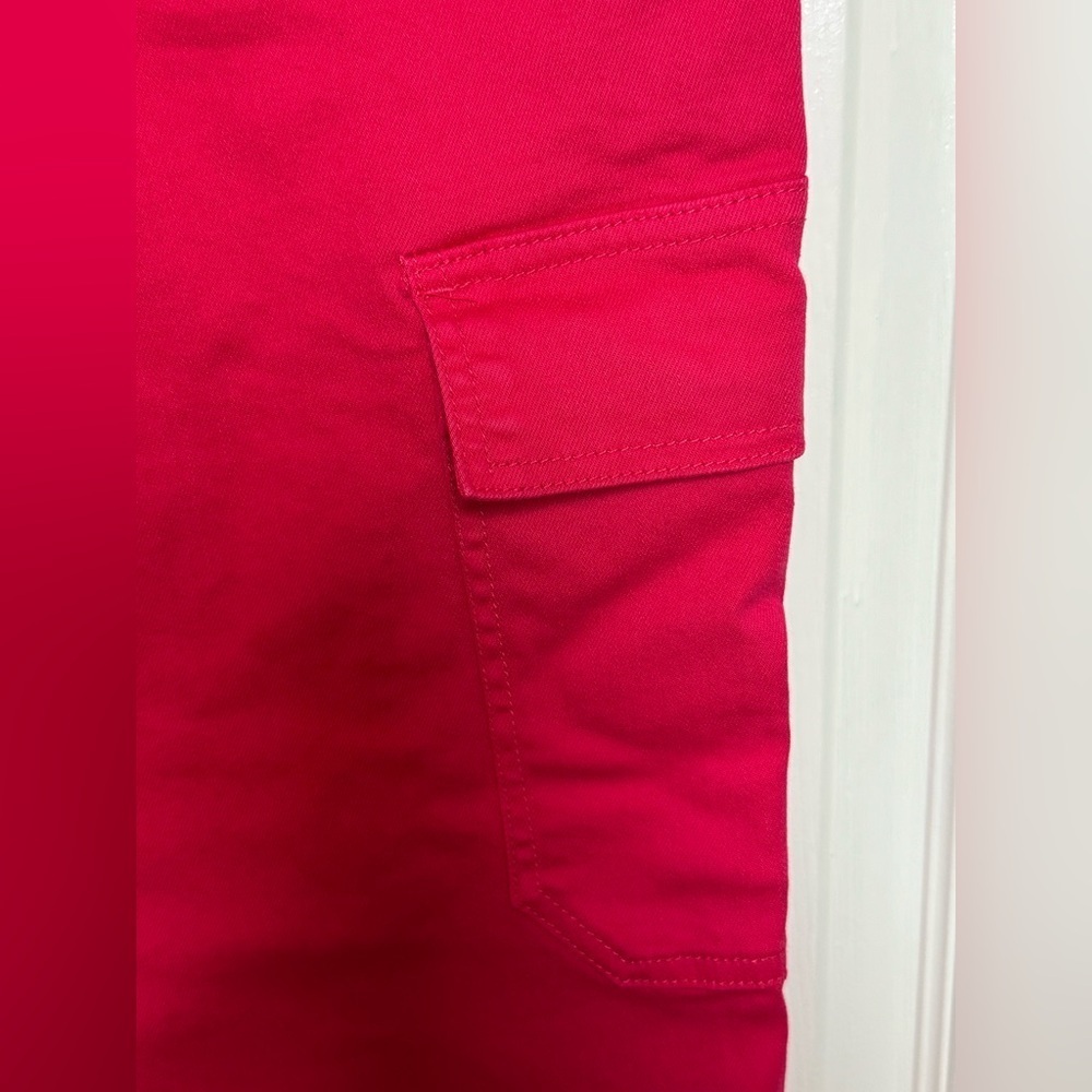 Vibrant Fuchsia Women's Cropped Jeans - Picture 3 of 9